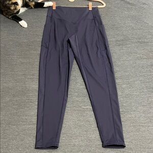 Women's Navy leggings with side pockets.